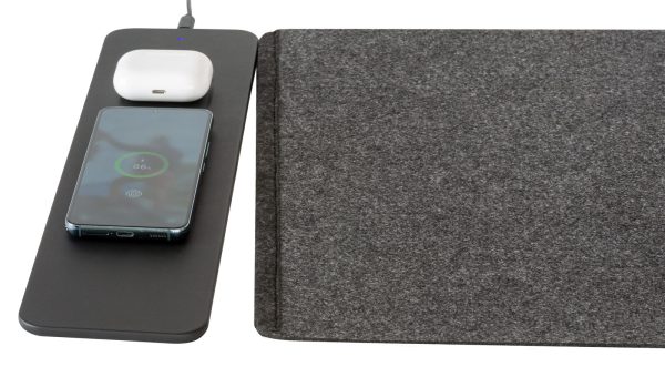 Reversible Wireless Fast Charging Desktop Mat for Smartphones and Earbuds - Image 3