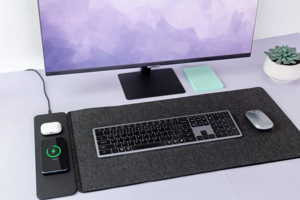 Reversible Wireless Fast Charging Desktop Mat for Smartphones and Earbuds - Image 7