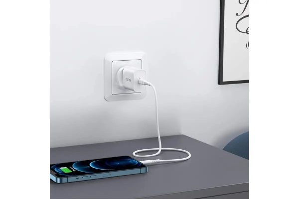 CHOETECH Q5004CL PD20W USB-C iPhone Fast Charger with MFi Certified USB-C Cable - Image 2