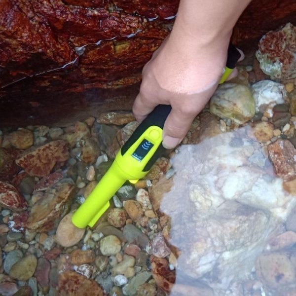 Waterproof Handheld Metal Detector with Lcd Display - Fluorescent Green - Image 7